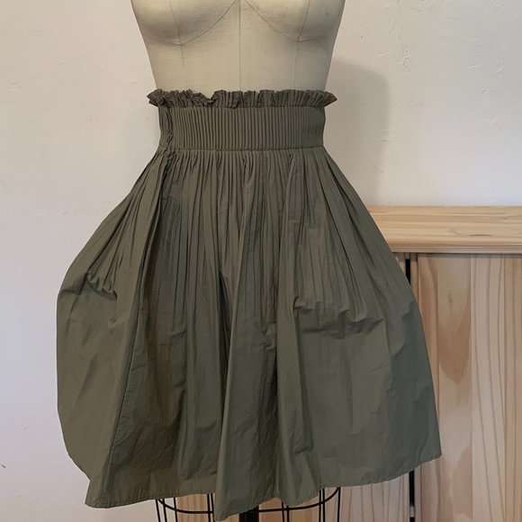 Zara Dresses & Skirts - Zara Balloon Olive Green Light Weight Mini Skirt